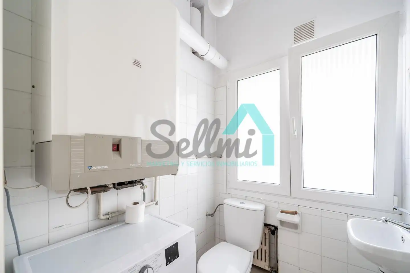 Bathroom of Flat for share in Este