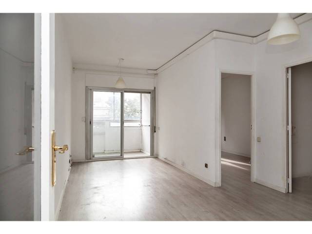 Piso en Venta en Calle Galileu en Sants