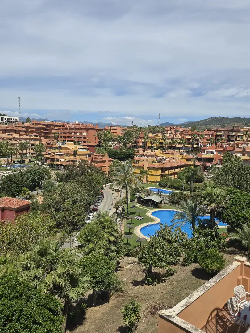 Vista exterior de Pis en venda en Marbella amb Terrassa, Traster i Piscina comunitària