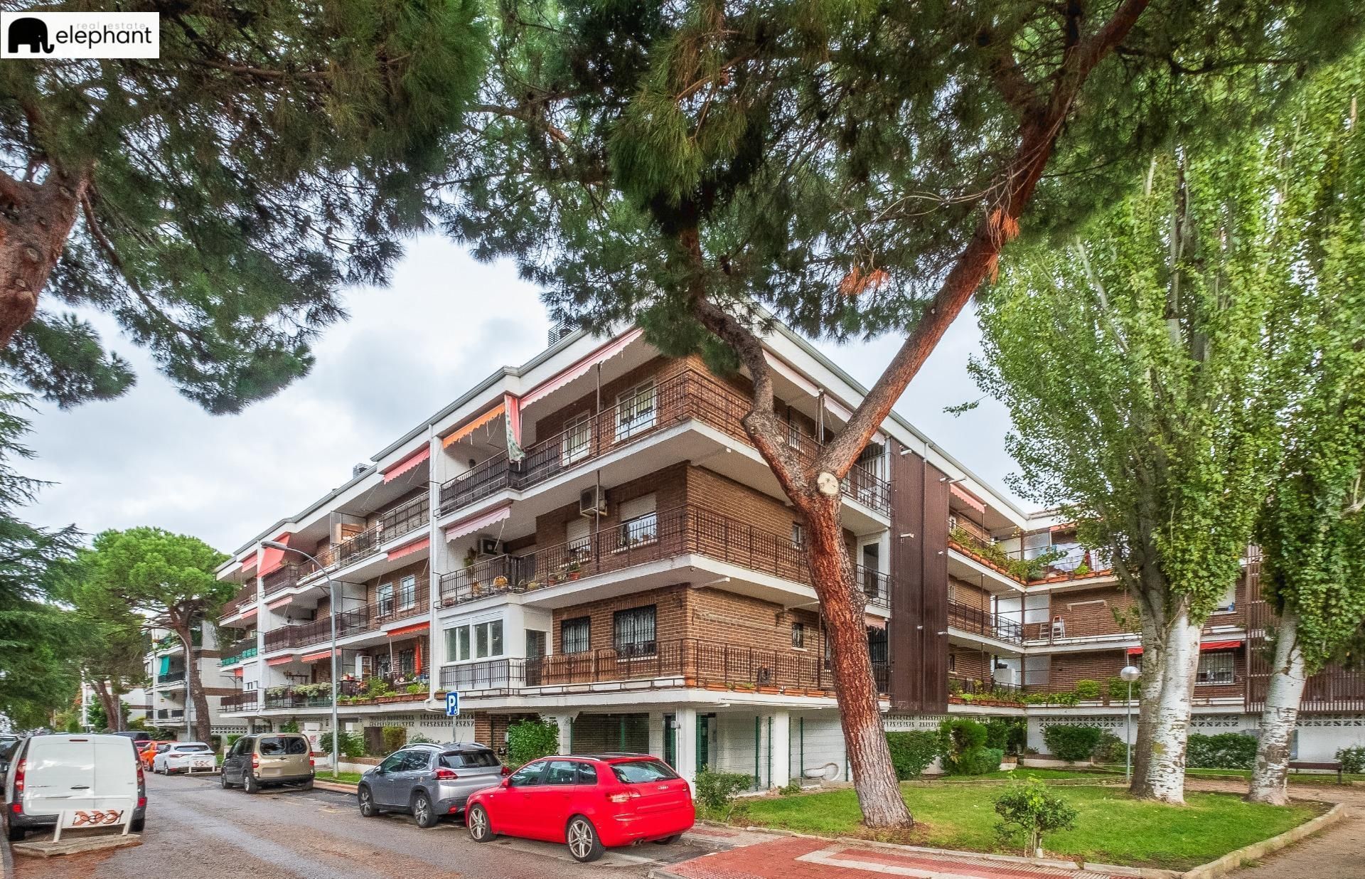Vista exterior de Pis en venda en Collado Villalba amb Aire condicionat, Calefacció i Jardí privat