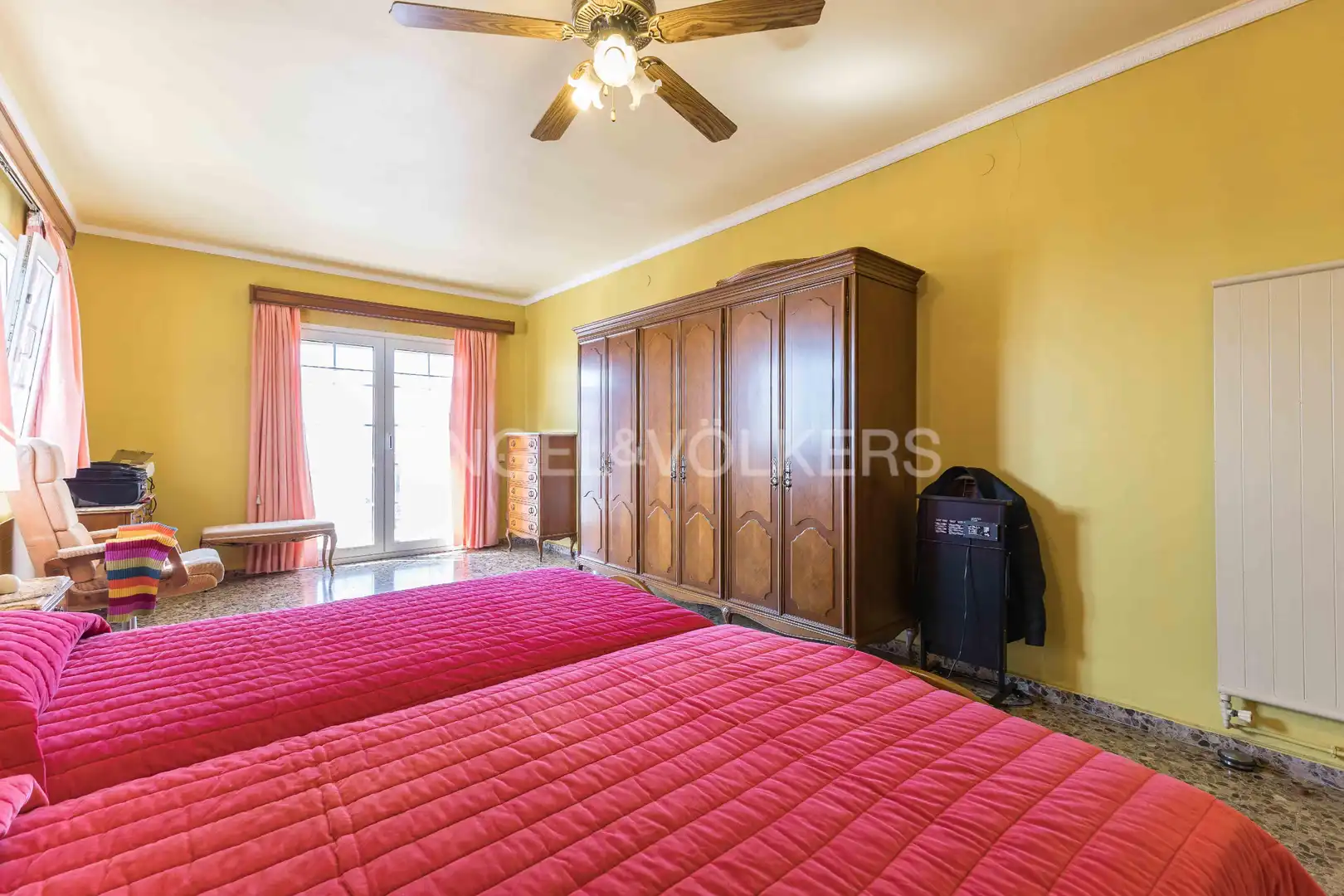Habitación de Casa o chalet en venta en Esplugues de Llobregat con Aire acondicionado, Calefacción y Jardín privado