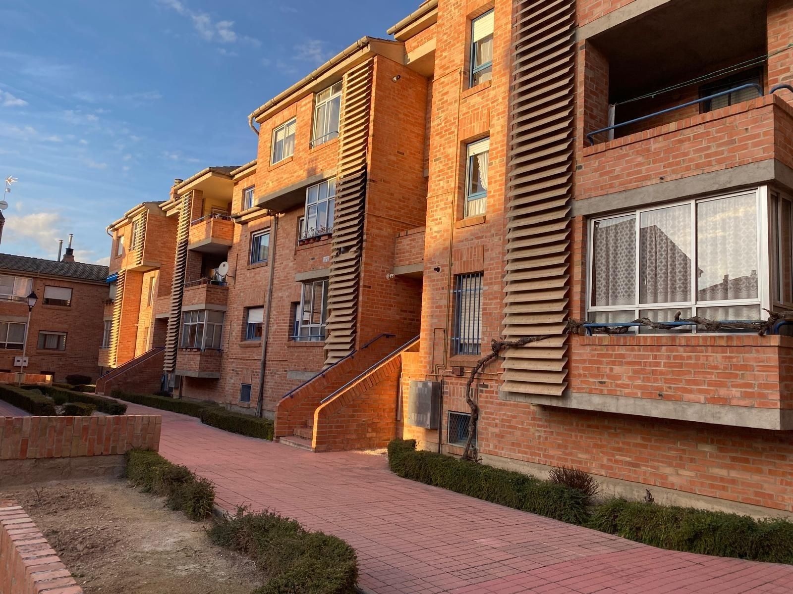 Vista exterior de Pis en venda en Calamocha amb Jardí privat i Terrassa