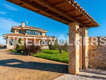 Casa con jardín en venta en Colunga