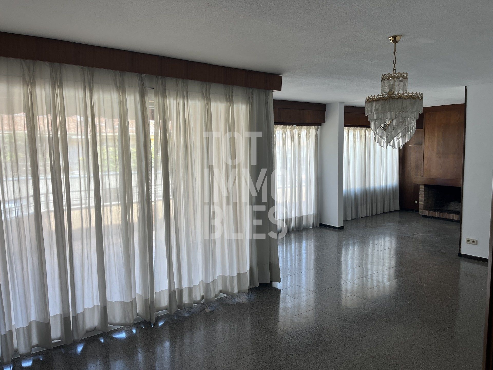 Living room of Flat for sale in Girona Capital  with Air Conditioner, Heating and Terrace