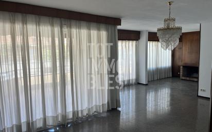 Sala d'estar de Pis en venda en Girona Capital amb Aire condicionat, Calefacció i Terrassa