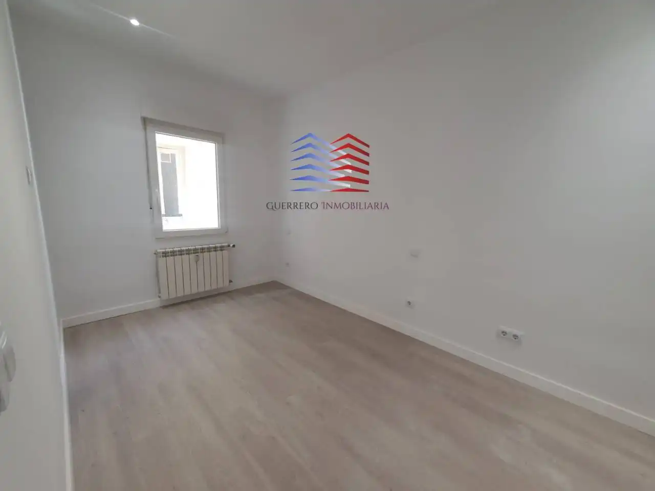 Habitación de Apartamento de alquiler en Madrid con Aire acondicionado, Calefacción y Alarma