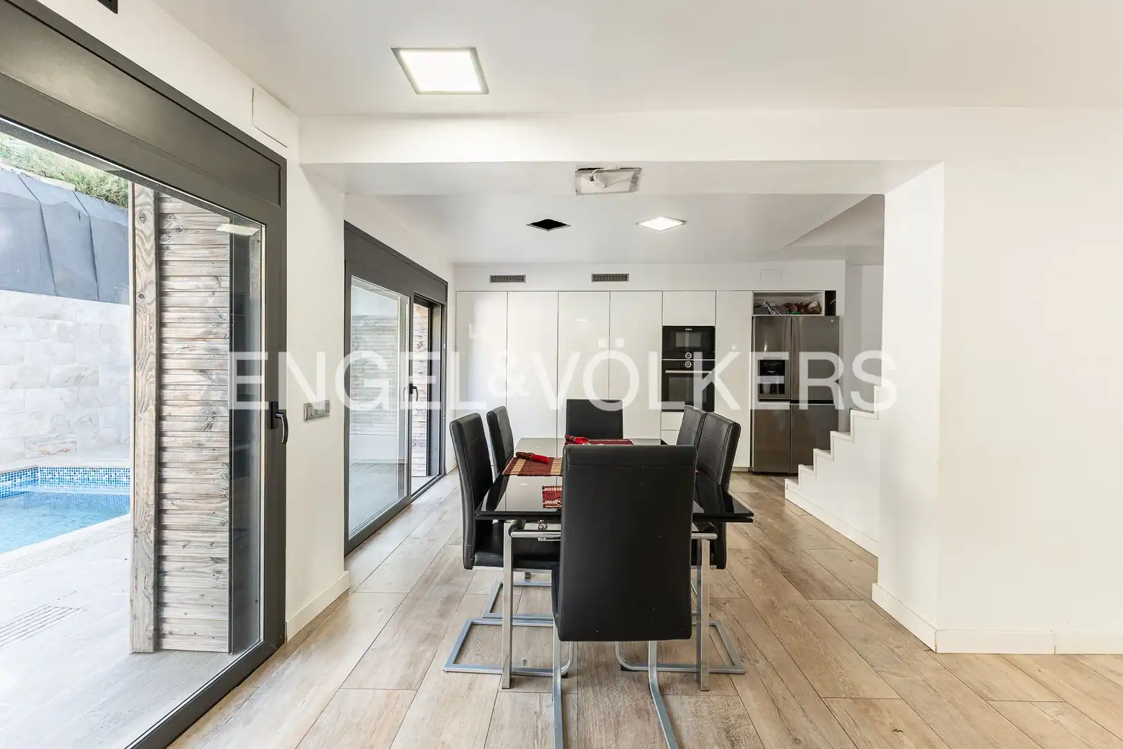 Comedor de Casa adosada en venta en Canet de Mar con Aire acondicionado, Calefacción y Jardín privado