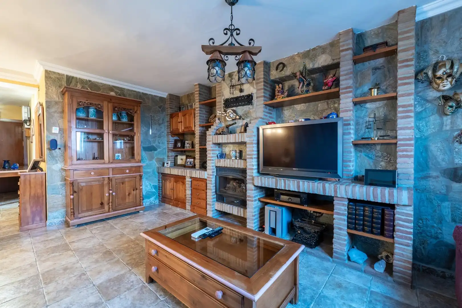 Sala d'estar de Casa adosada en venda en Marbella amb Aire condicionat, Terrassa i Moblat