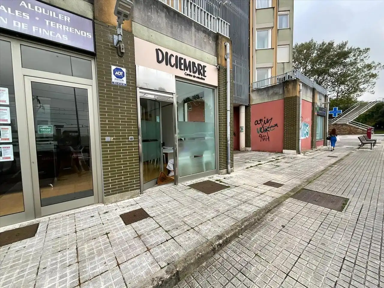 Commercial properties for sale in KRYSTAL PARC.PEÑA ROCIAS URB. BEZANA LAGO UAU-1 C/, Bezana - Prezanes