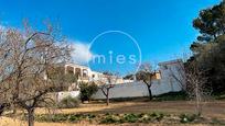 Vista exterior de Casa o xalet en venda en Chiva amb Jardí privat, Terrassa i Traster