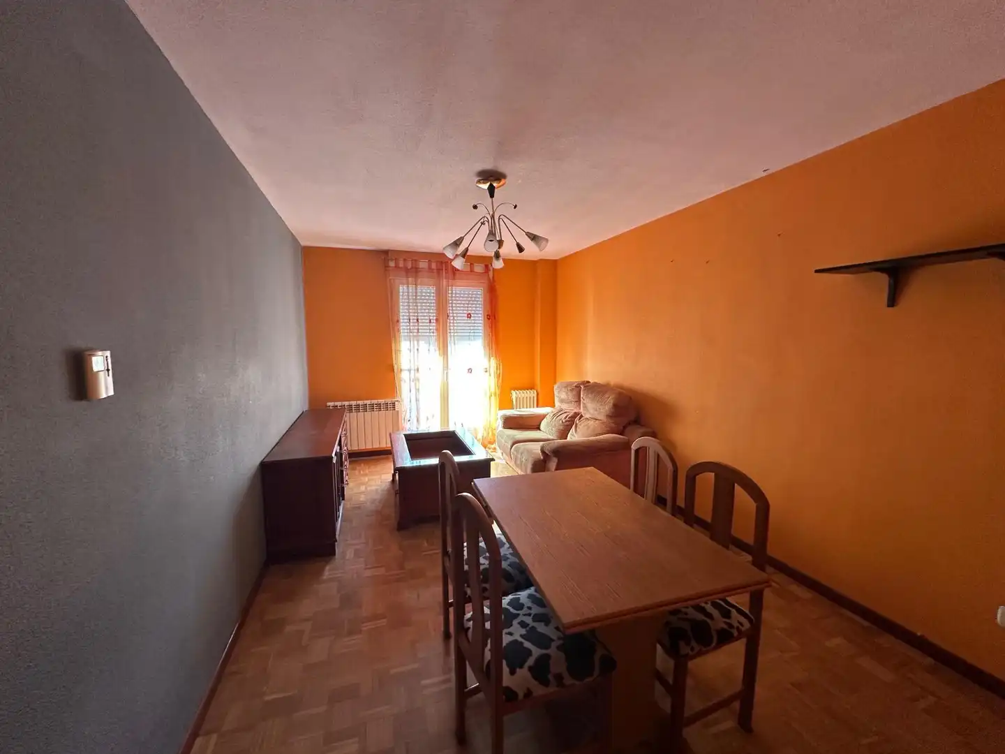 Sala de estar de Piso en venta en Tudela de Duero con Parquet