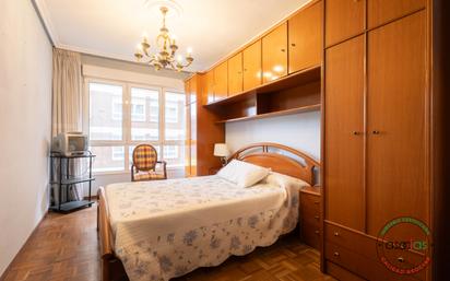Dormitori de Pis en venda en Gijón  amb Parquet i Terrassa