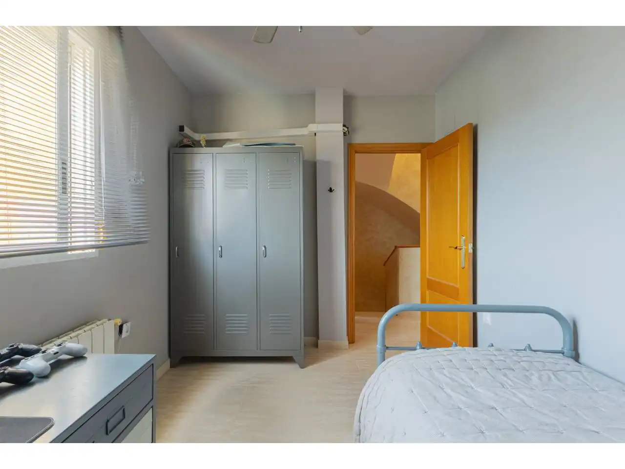 Bedroom of Detached homes for sale in La Pobla de Vallbona  with Air Conditioner, Heating and Private garden