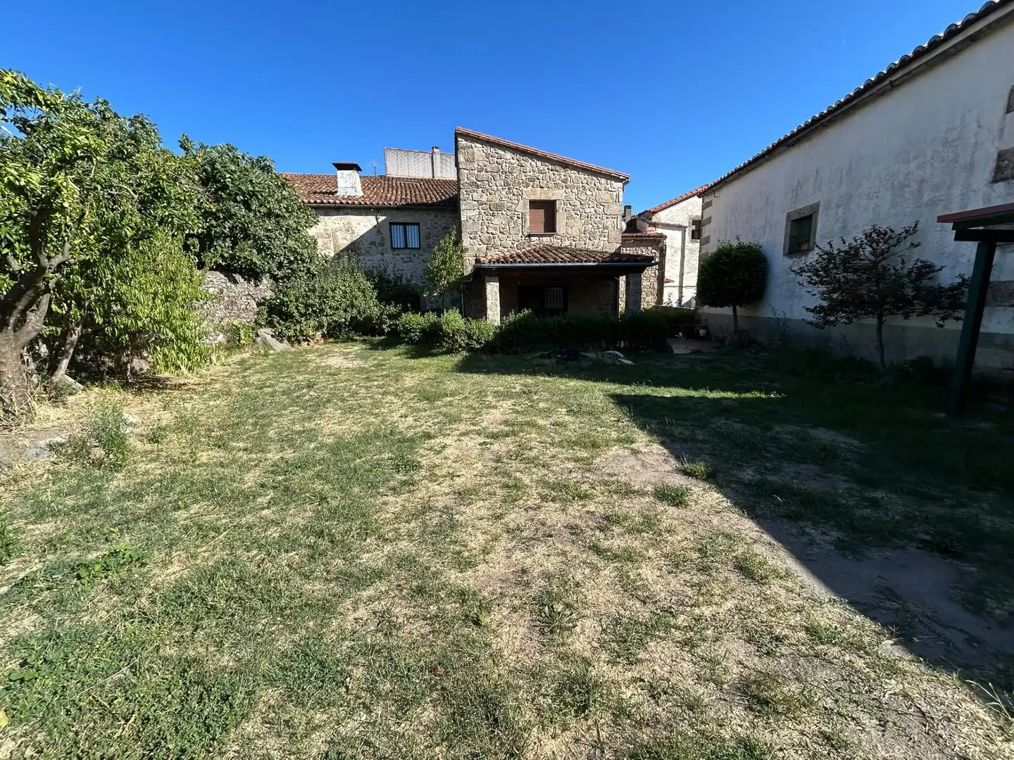 Vista exterior de Casa o xalet en venda en Villamiel amb Calefacció, Traster i Moblat