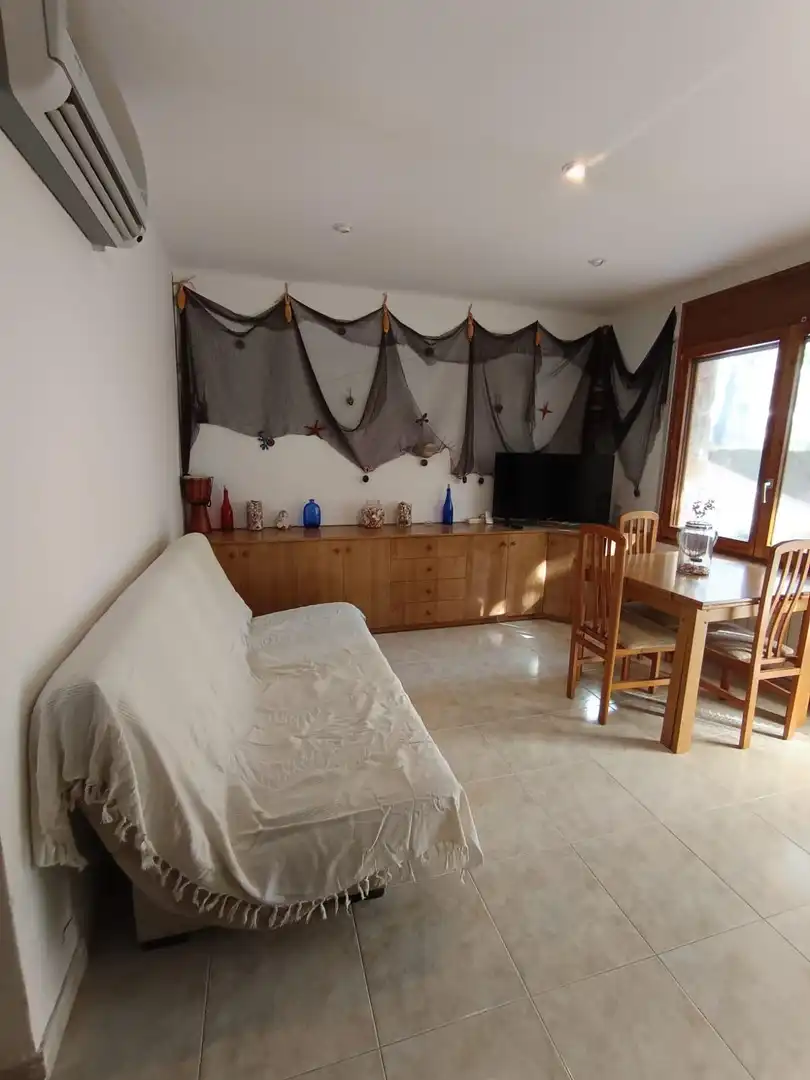 Sala de estar de Apartamento en venta en Castell d'Aro, Platja d'Aro i s'Agaró con Aire acondicionado, Calefacción y Terraza