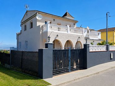 Casa amb piscina en venda a Calle Podencs