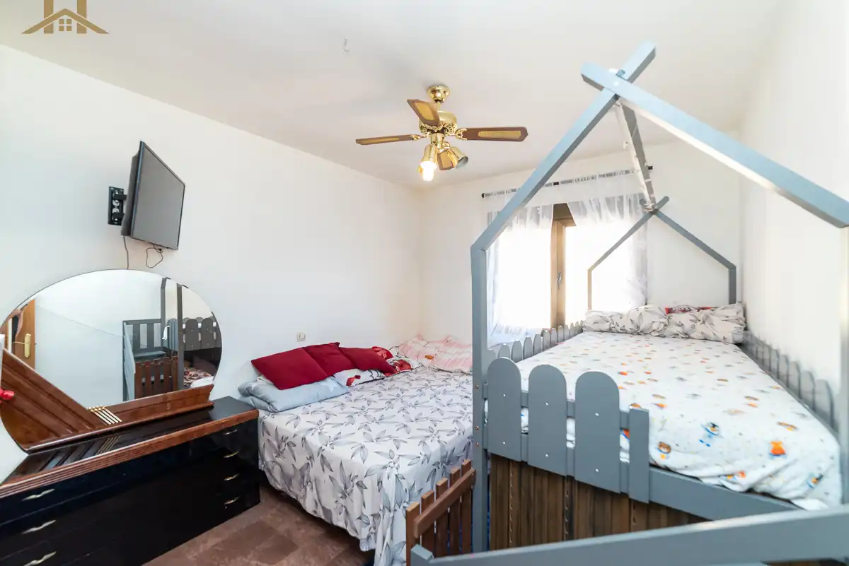 Schlafzimmer von Einfamilien-Reihenhaus zum Verkauf in Sevilla la Nueva