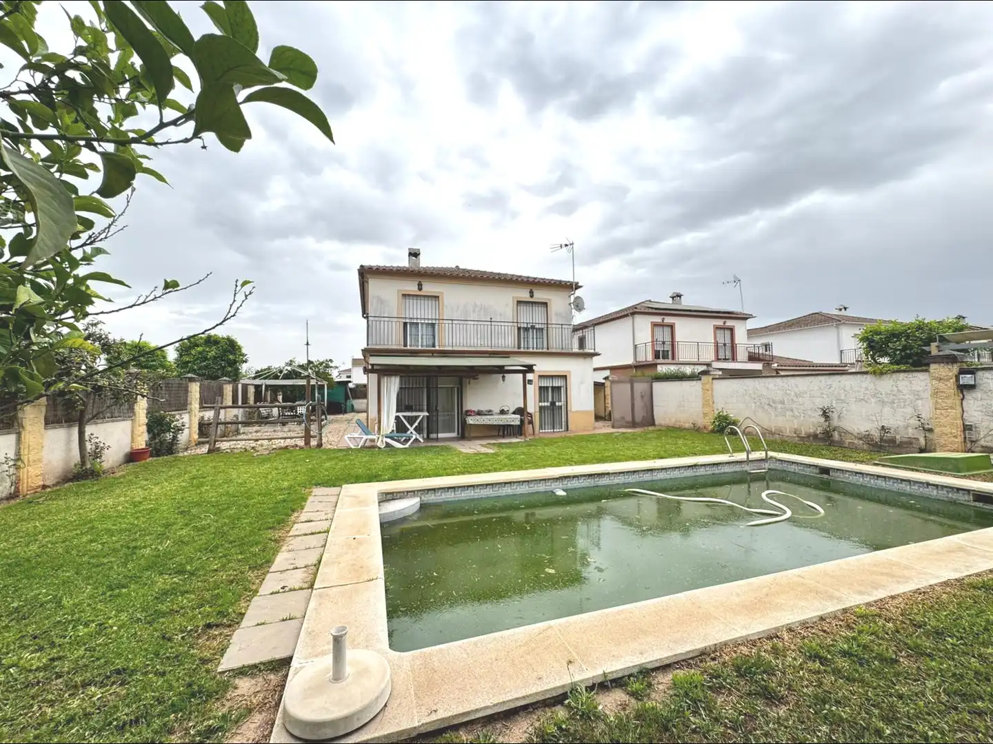 Exterior view of Houses for sale in  Córdoba Capital  with Air Conditioner, Terrace and Swimming Pool