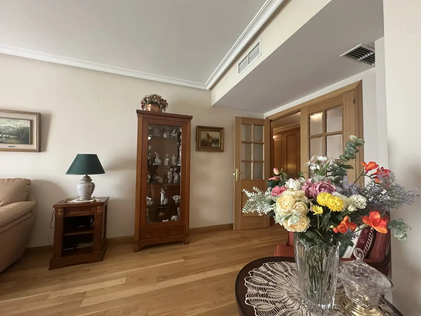 Sala d'estar de Pis en venda en Madrid amb Aire condicionat, Calefacció i Jardí privat