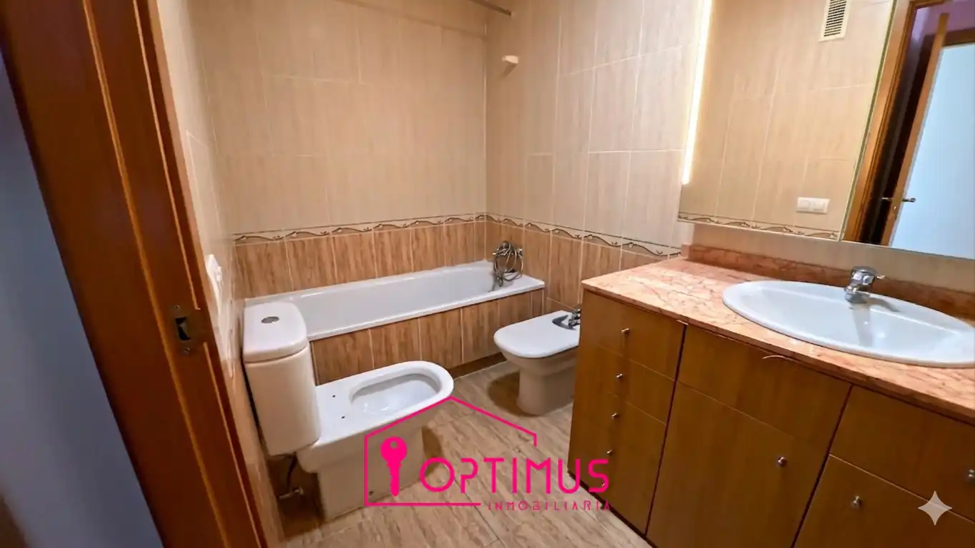 Baño de Piso en venta en Turís con Aire acondicionado, Terraza y Balcón