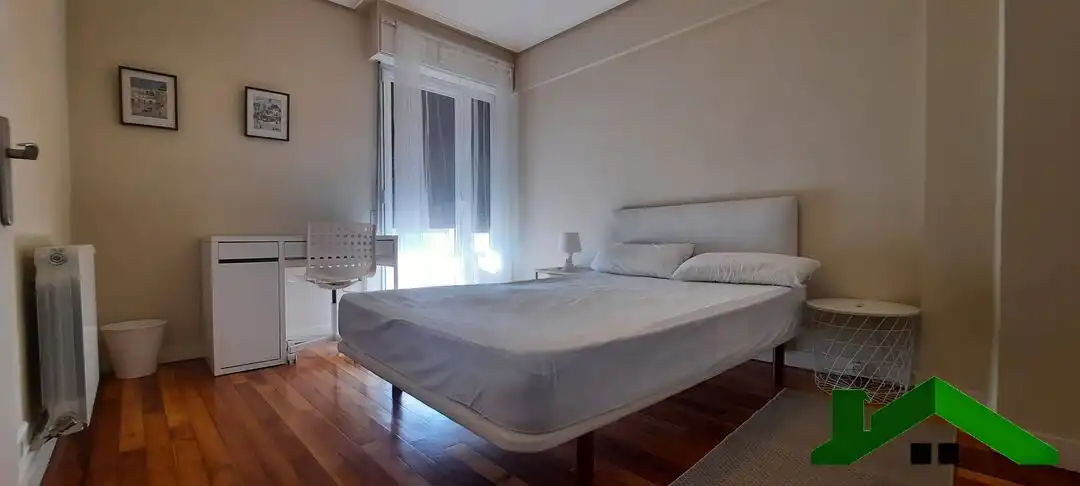 Bedroom of Flat for rent in Bilbao   with Heating and Balcony