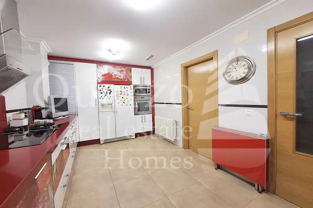 Cocina de Casa adosada en venta en Plasencia con Calefacción, Terraza y Balcón