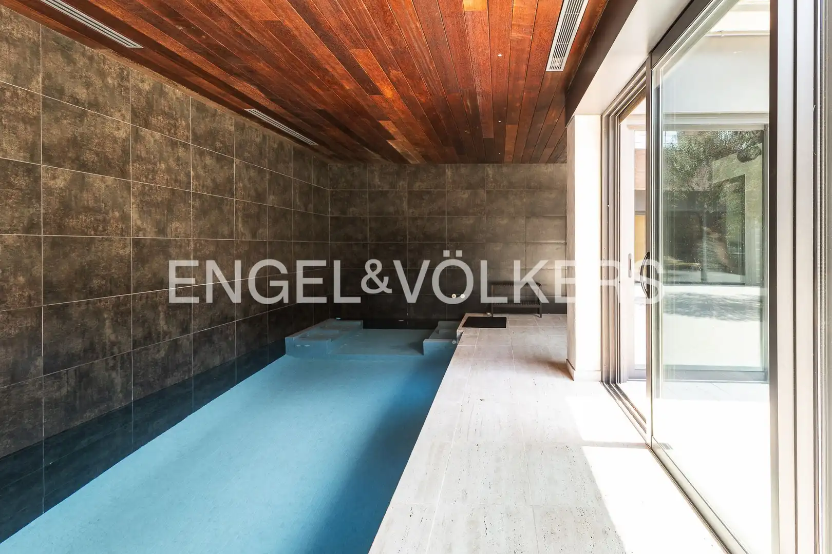 Piscina de Casa adosada en venda en Sant Cugat del Vallès amb Calefacció, Jardí privat i Parquet
