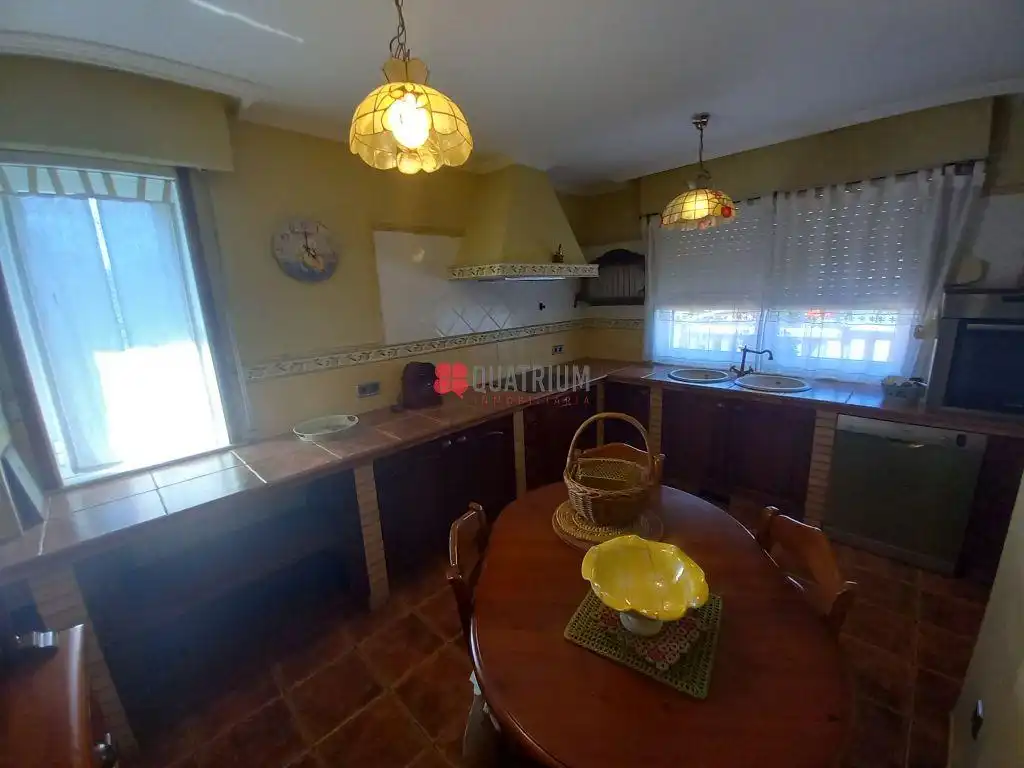 Cocina de Casa o chalet de alquiler en Santiago de Compostela  con Calefacción, Jardín privado y Trastero