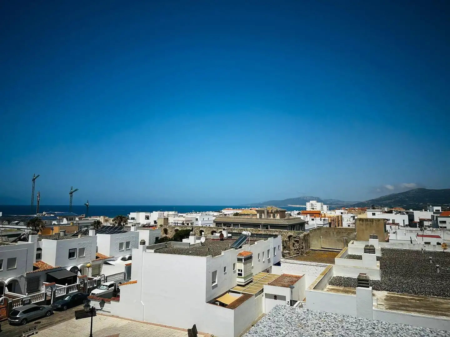 Außenansicht von Wohnungen zum Verkauf in Tarifa mit Klimaanlage, Heizung und Terrasse