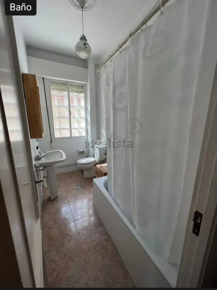 Bathroom of Flat for sale in Ourense Capital   with Heating, Private garden and Parquet flooring