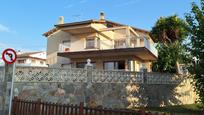 Vista exterior de Casa o xalet en venda en Torredembarra amb Terrassa i Balcó