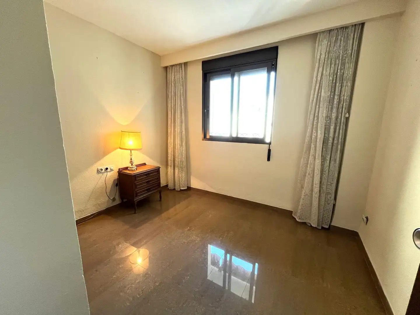 Habitación de Piso de alquiler en Valencia con Aire acondicionado, Amueblado y Balcón