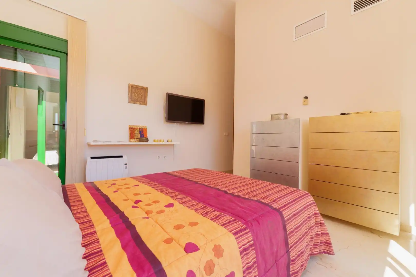 Habitación de Dúplex en venta en Fuengirola con Terraza, Trastero y Piscina comunitaria