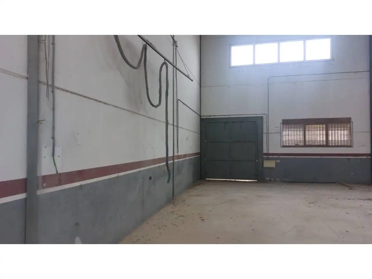 Nau industrial en venda en Lucena