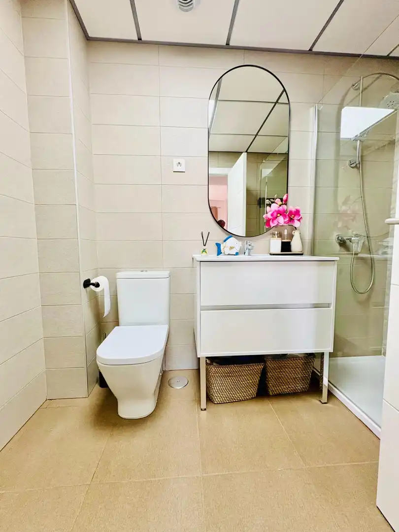Baño de Planta baja de alquiler en Vélez-Málaga con Aire acondicionado, Calefacción y Jardín privado