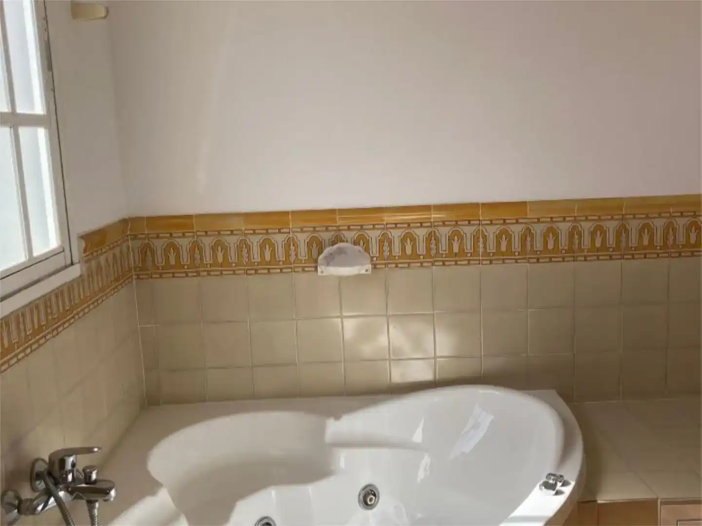 Bany de Casa adosada de lloguer en Istán amb Aire condicionat, Jardí privat i Piscina