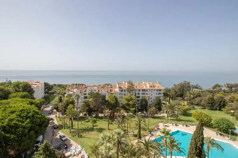 Außenansicht von Wohnungen zur Miete in Marbella mit Klimaanlage, Heizung und Privatgarten