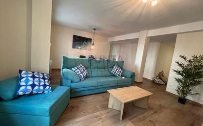 Wohnzimmer von Wohnung miete in Gijón 