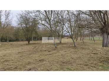Rustikales Grundstück zum Verkauf in Tona