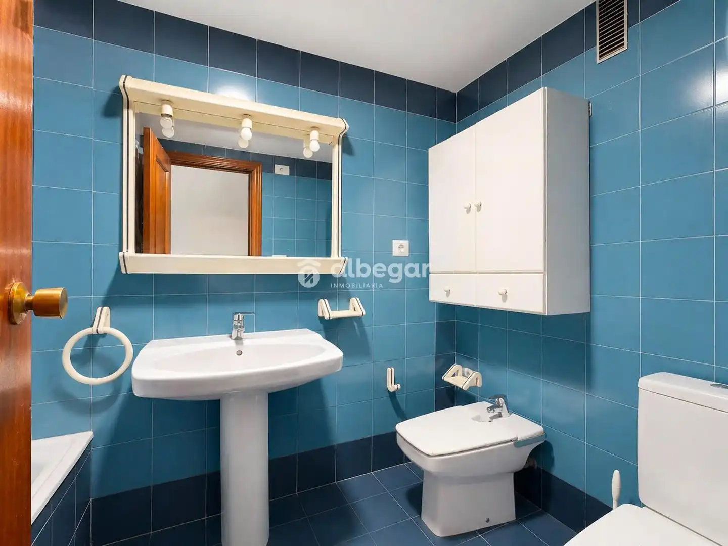 Baño de Piso en venta en Valencia con Terraza, Horno y Balcón