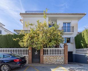 Vista exterior de Casa o xalet en venda en  Granada Capital amb Aire condicionat, Terrassa i Piscina