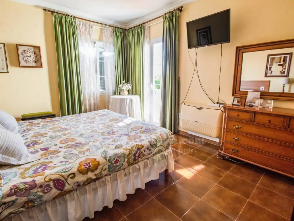 Habitación de Finca rústica en venta en Es Castell con Aire acondicionado, Jardín privado y Piscina