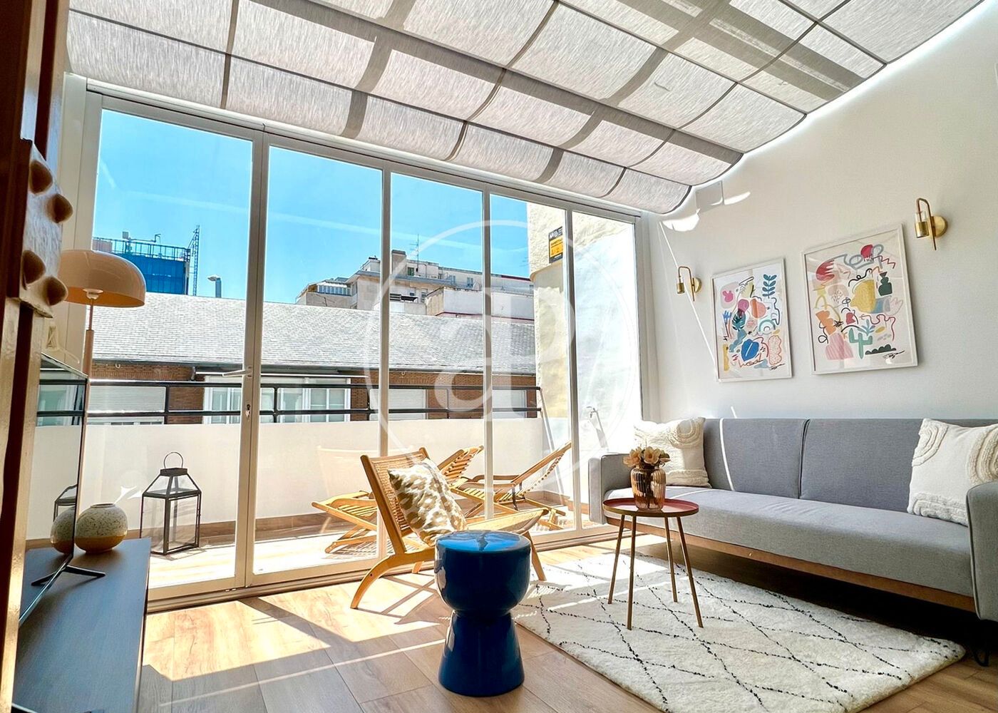 Sala d'estar de Àtic en venda en  Madrid Capital amb Calefacció, Terrassa i Moblat