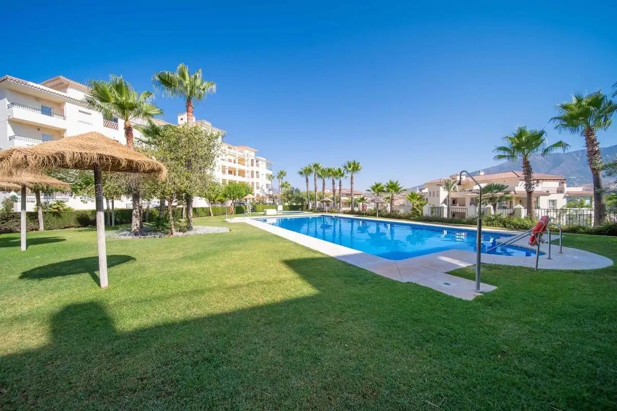 Jardí de Planta baixa en venda en Mijas amb Aire condicionat, Terrassa i Moblat