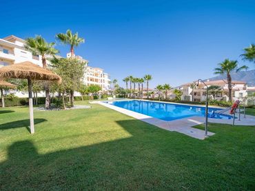 Bajo con piscina en venta en Mijas Golf