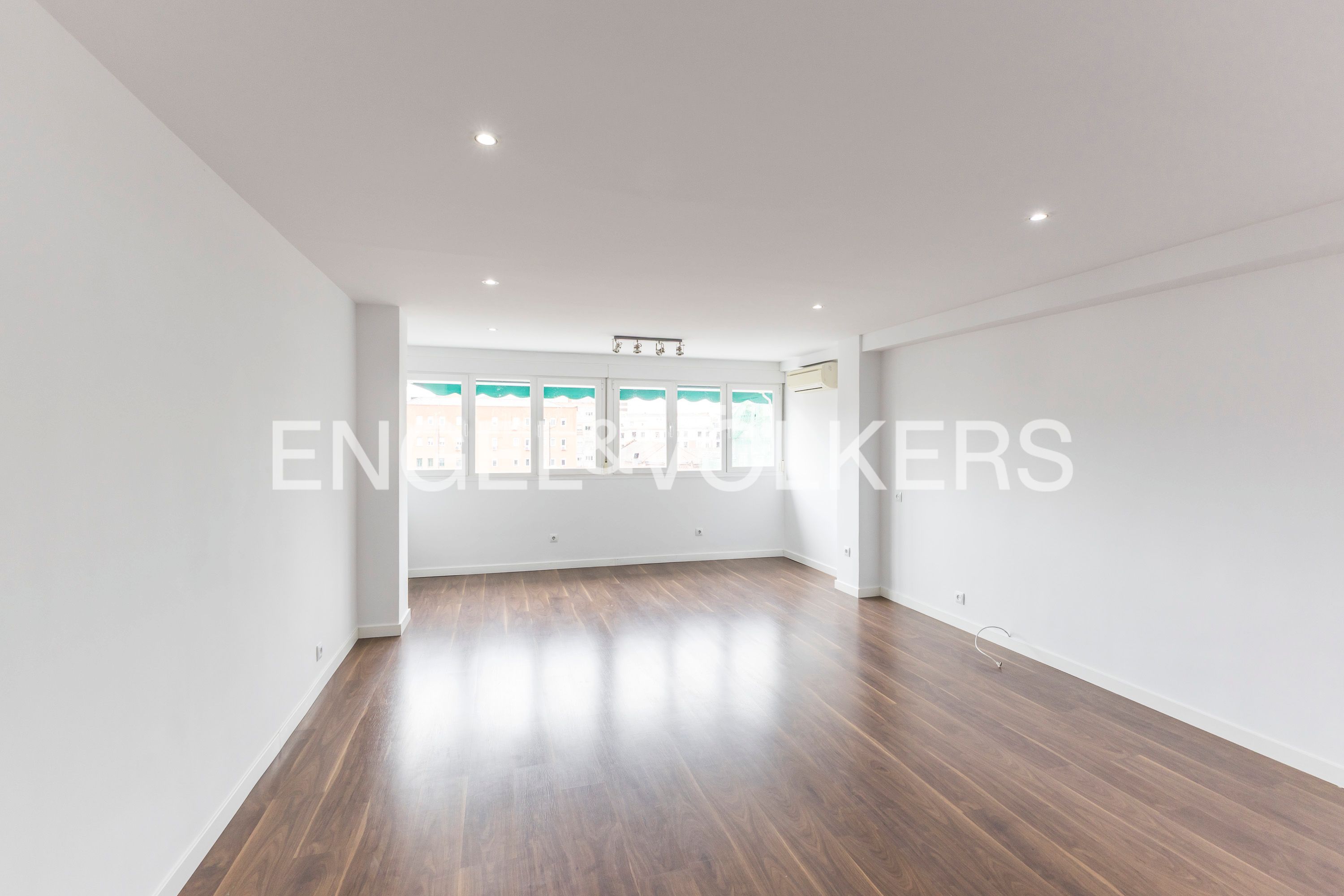 Exterior view of Apartment to rent in  Madrid Capital  with Air Conditioner and Heating