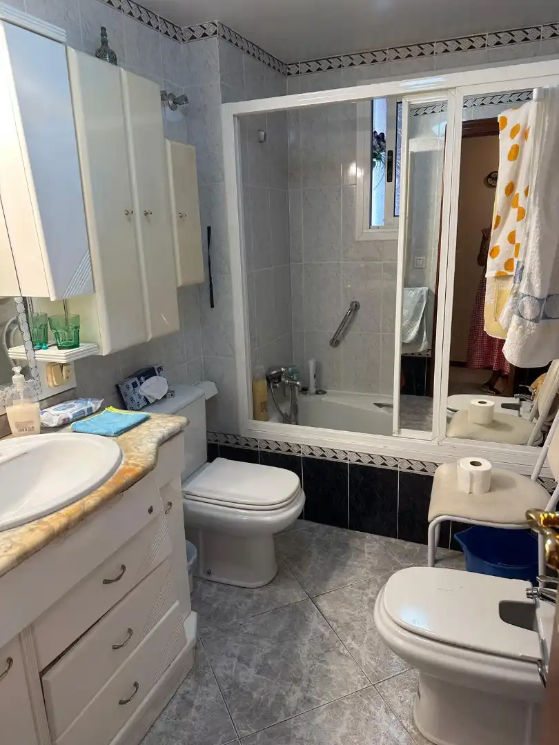 Baño de Piso en venta en Alicante / Alacant con Aire acondicionado, Calefacción y Terraza