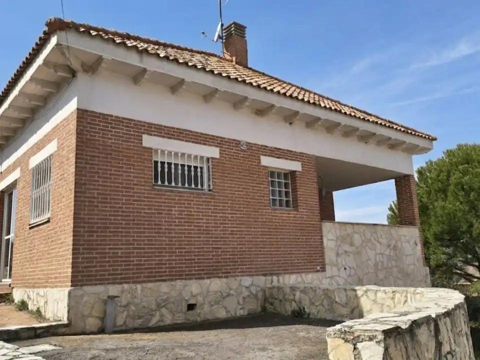 Vista exterior de Casa o xalet en venda en Trijueque amb Terrassa i Balcó