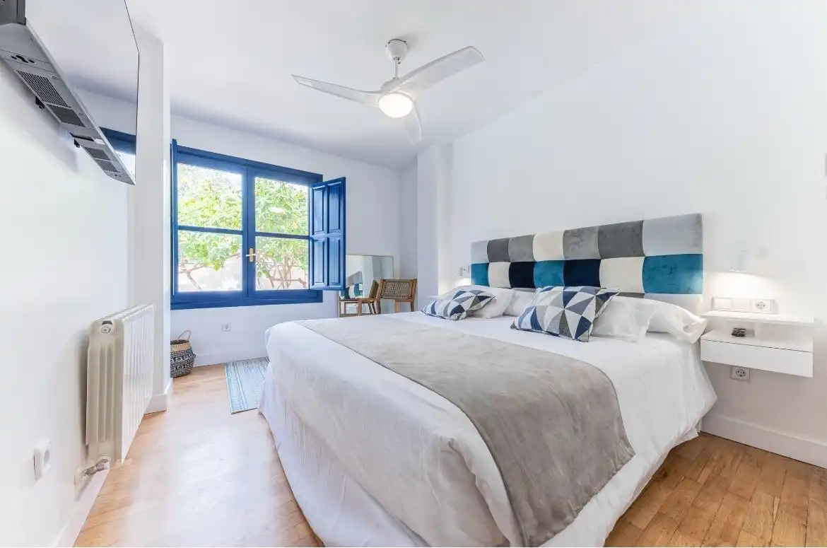Dormitori de Casa o xalet en venda en Alicante / Alacant amb Jardí privat, Terrassa i Traster