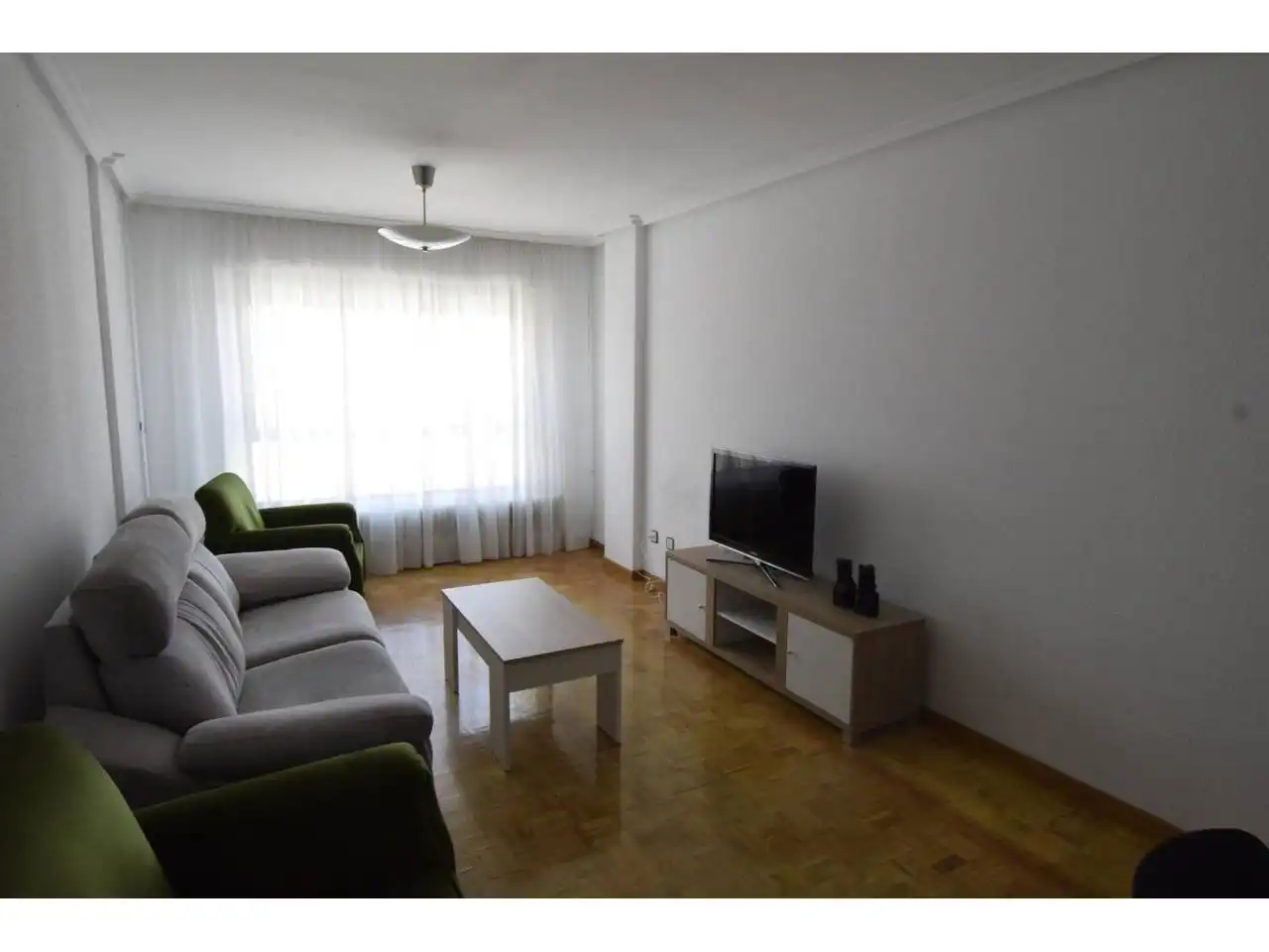 Wohnzimmer von Wohnung zur Miete in León Capital  mit Heizung, Parkett und Terrasse